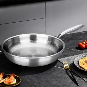 Hammered titanium frying pan D4