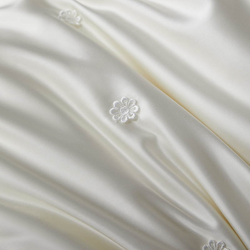 Silk Antibacterial Pillow L6 - Image 2